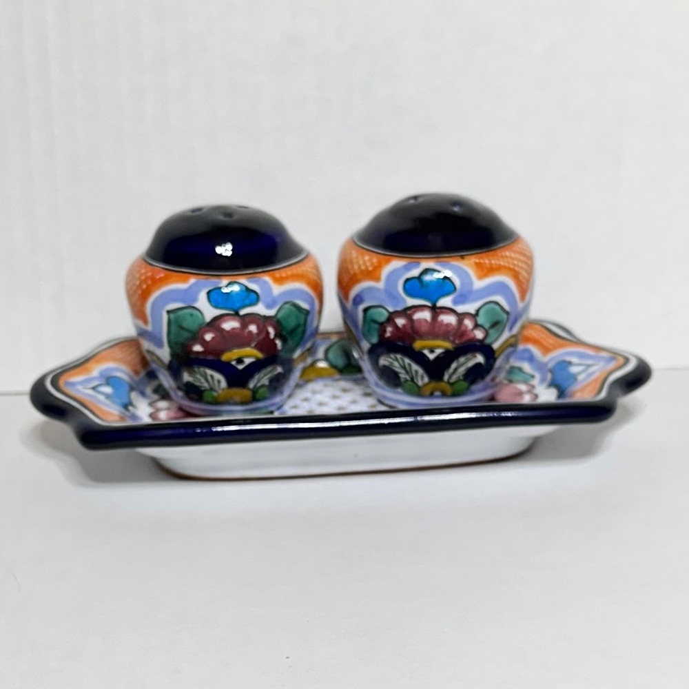 Talavera Salt and Pepper Shakers with Tray Set Del Carmen Puebla Mexico Ceramic